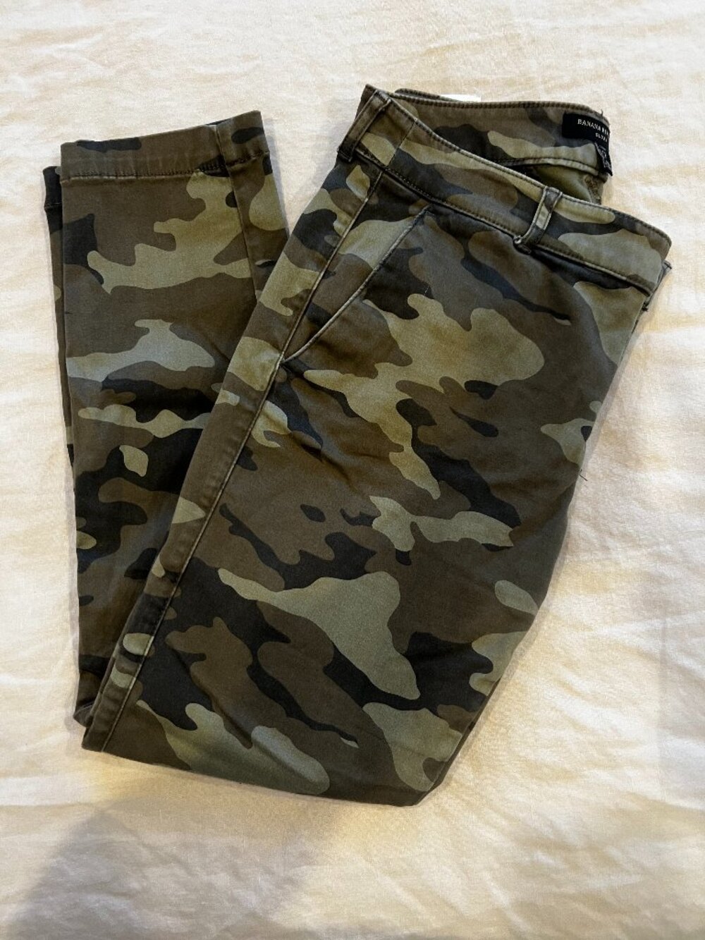 Banana Republic Sloan Straight Leg 2 Petite pants in camo